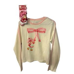 🍓Strawberry Shortcake Graphic T-Shirt Women’s size Large with Matching Socks 🍓